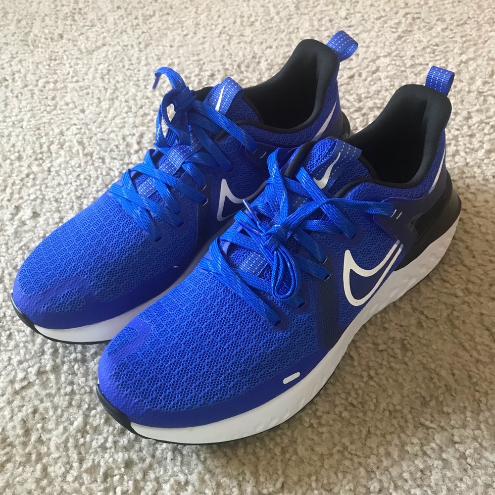 Brand new Men’s Nike Legend React 2 Sz US 9